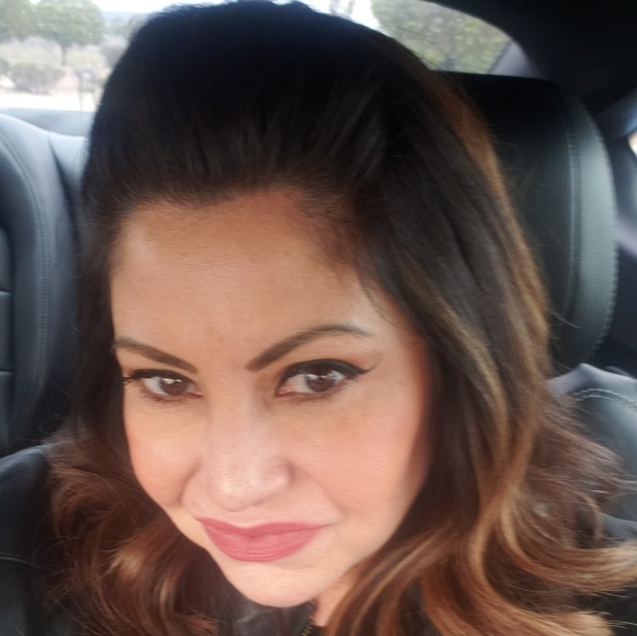 Meet your Posher, Gabrielle - Picture 1 of 2